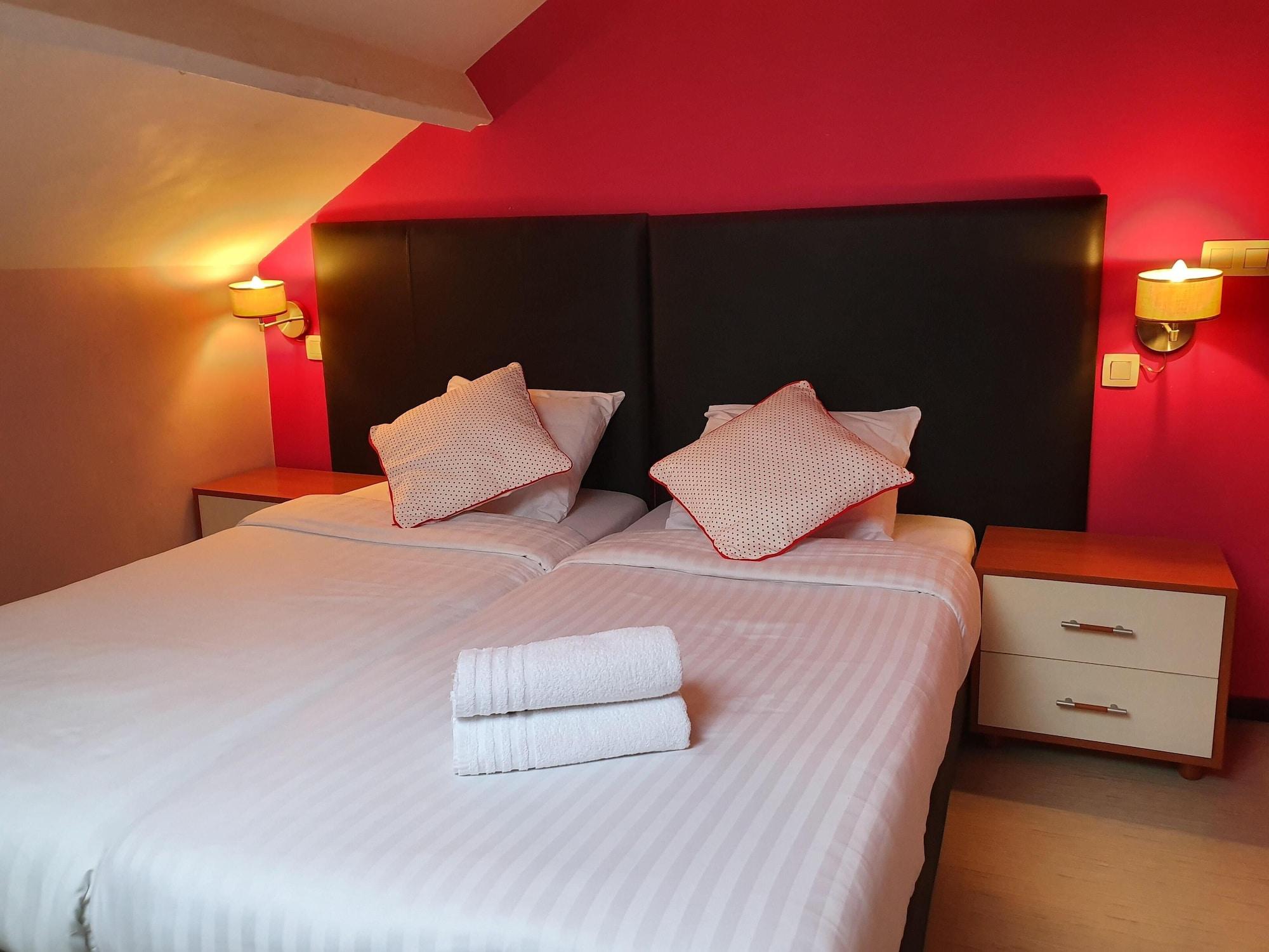 Le Centenaire Expo Hotel 2*