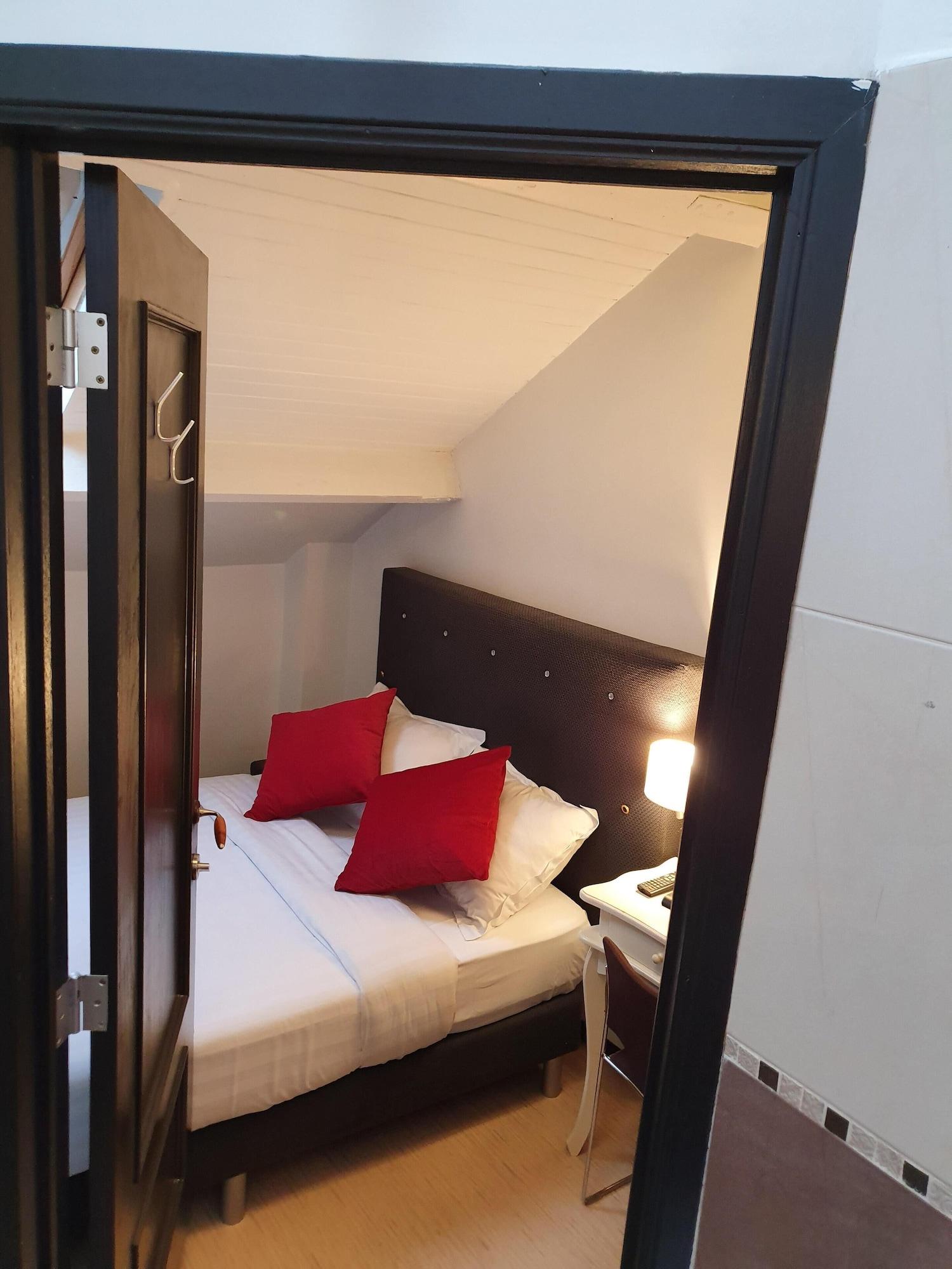 Le Centenaire Expo Hotel 2*