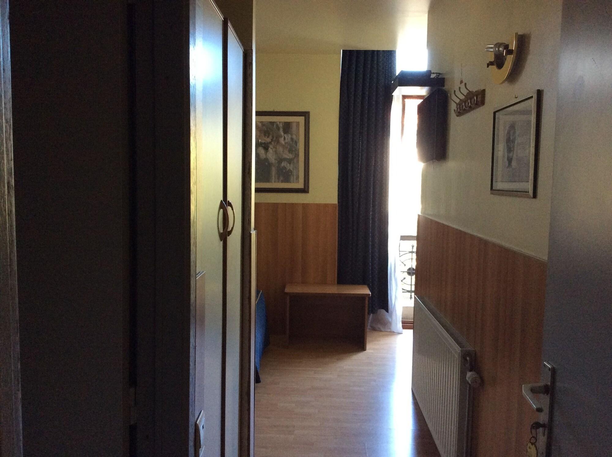 Aristote Hotel 2*