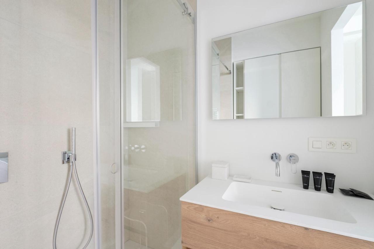1 Bedroom With Balcony Avenue Louise Bruxelles
