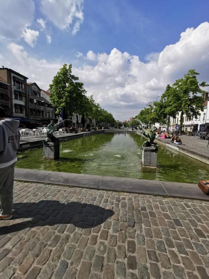 Charming Duplex On The Canal Brussel