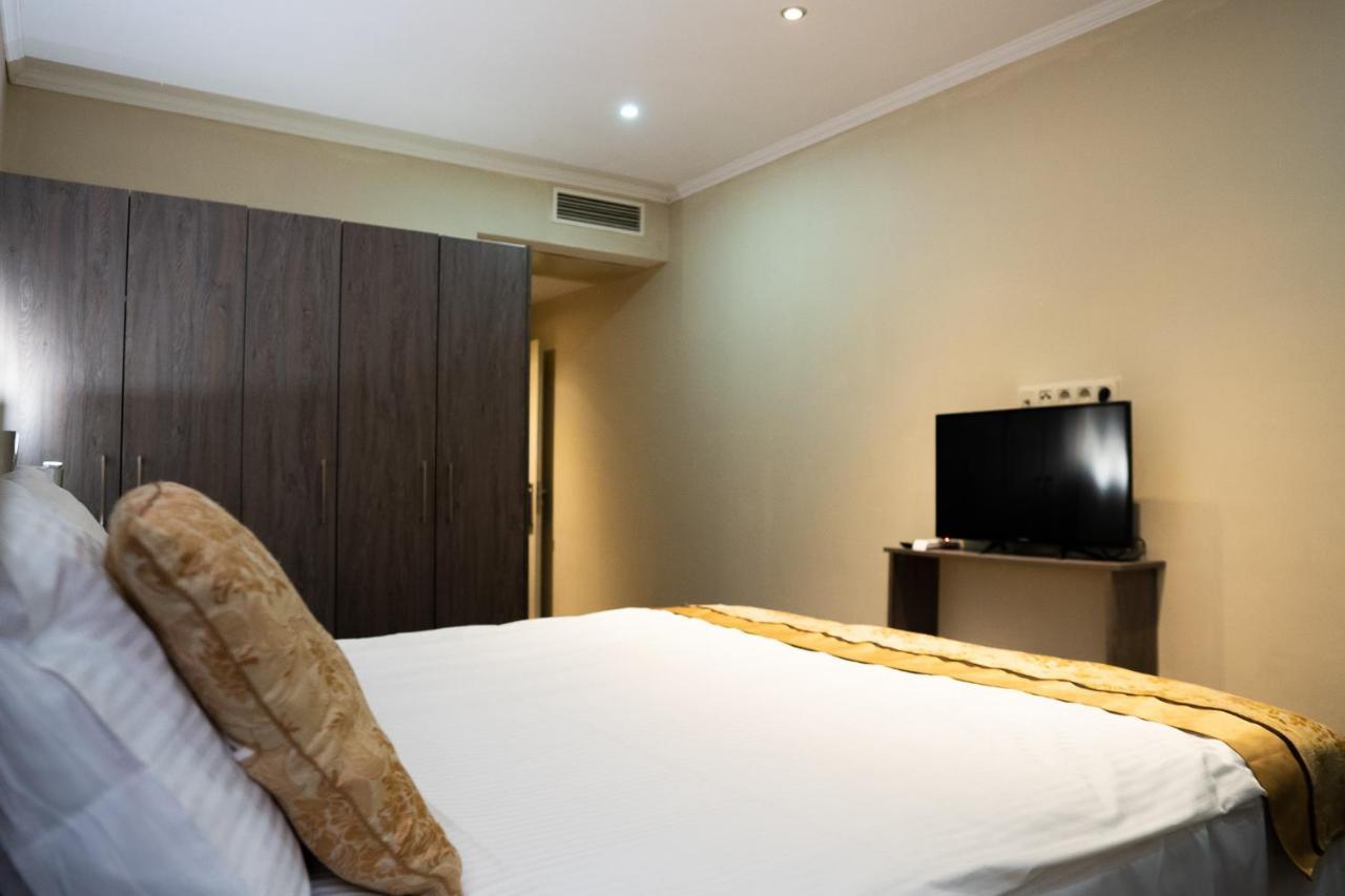 The Helmet Hotel 2*