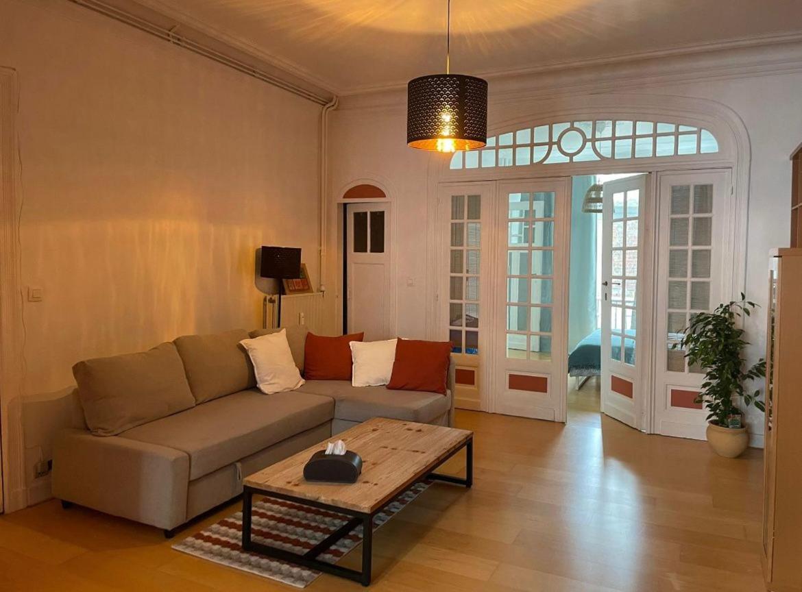 De Charme Dans Maison De Maitre Bruxelloise Appartement Brussel