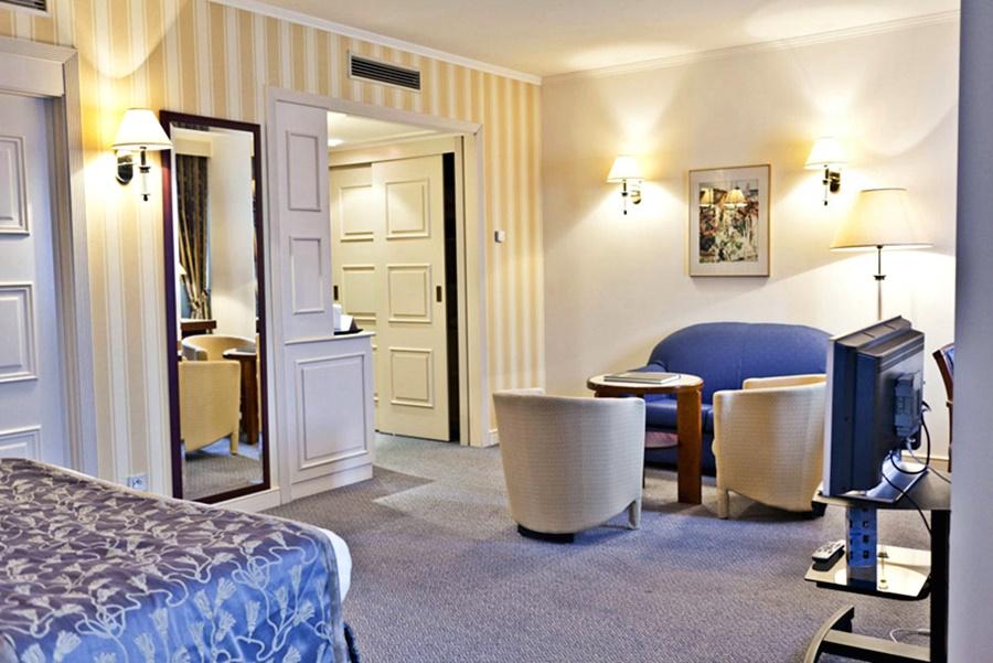 Le Chatelain Hotel 5*