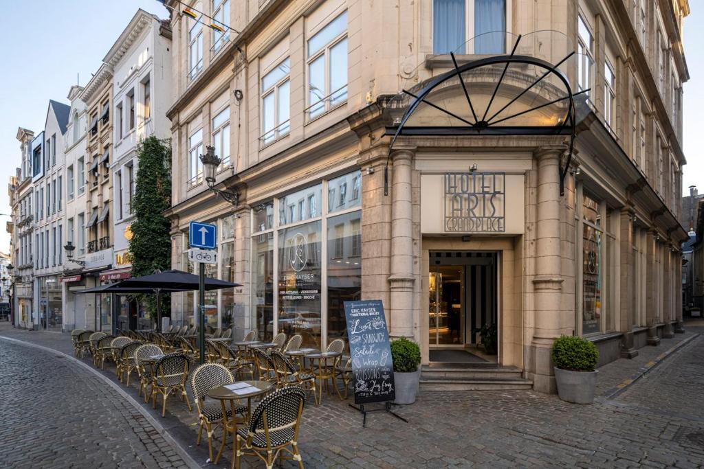 Aris Grand Place Hotel
