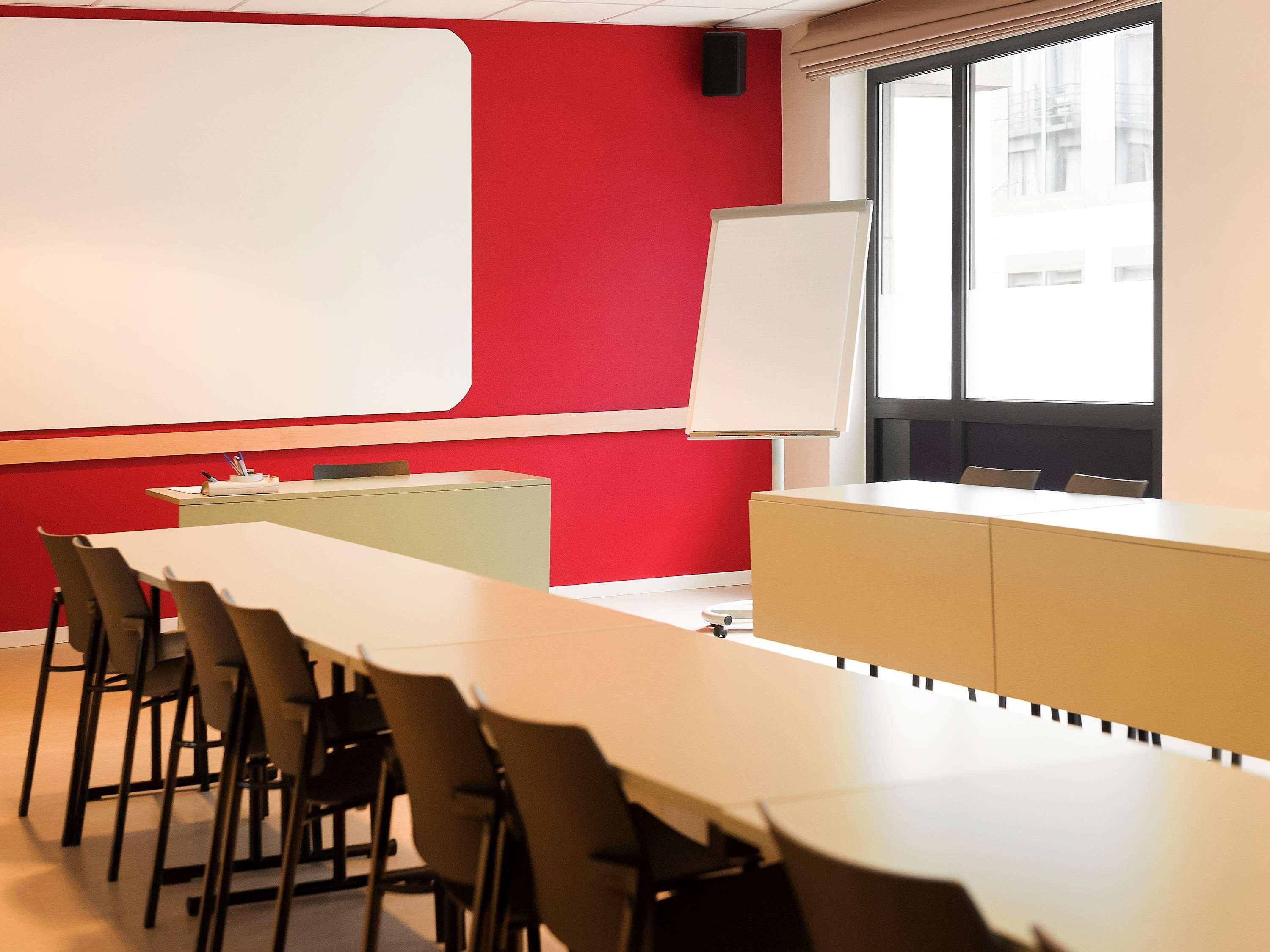 Ibis Centre Gare Du Midi 3*