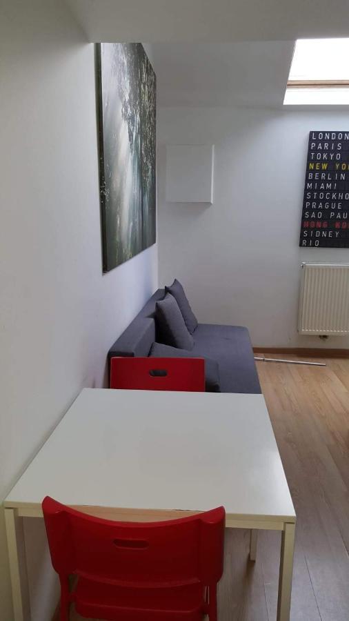 Duplex Sleeps 4 * Brussel