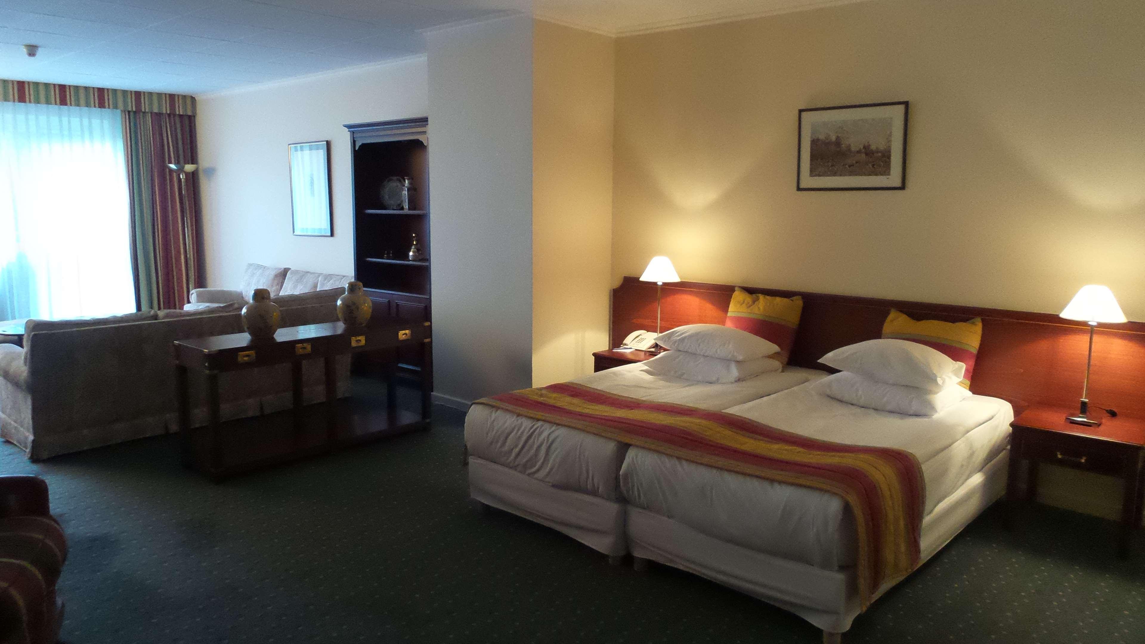 Western Park Hotel 4*