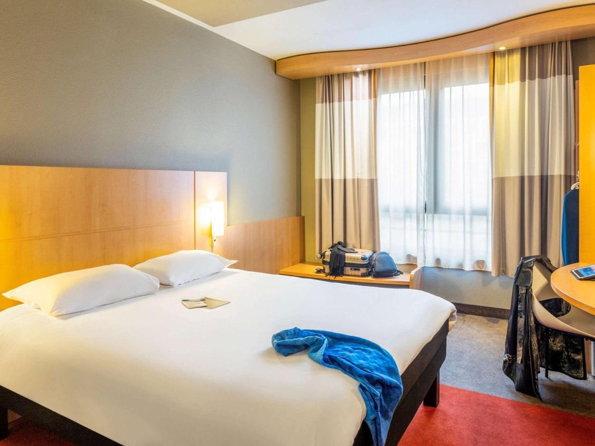 Ibis Centre Gare Du Midi Hotel