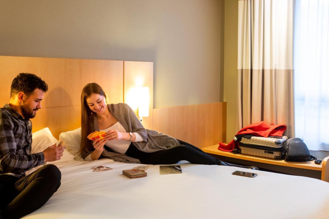 Hotel Ibis Centre Gare Du Midi 3*