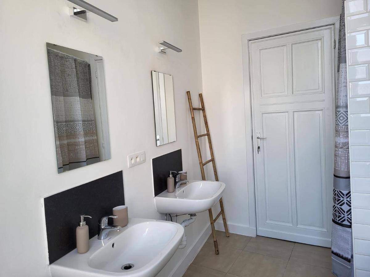 Bed & Blockchain Private With Shared Bathroom Bruxelles