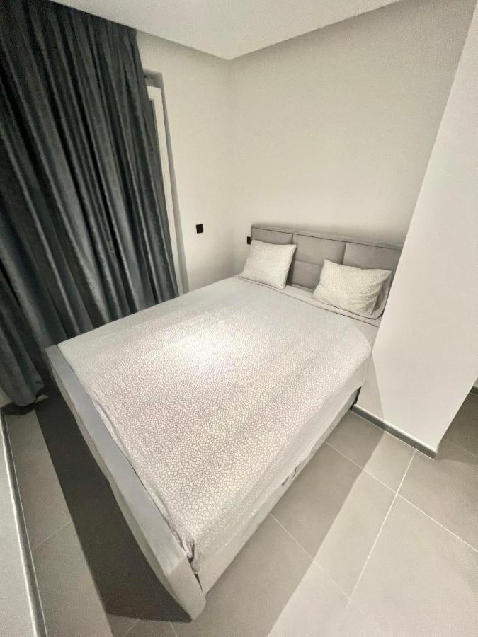 Luxury Brand New Bruxelles