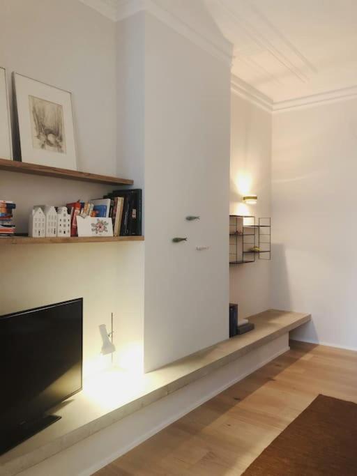 Comfortable Flat Close To Flagey Appartement