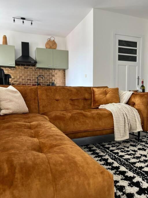 Lovely 2-bedroom Duplex W/ Balcony In Appartement
