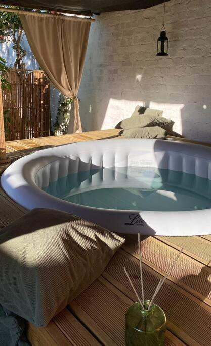 Superbe Avec Jardin, Sauna Et Jacuzzi Lejlighed