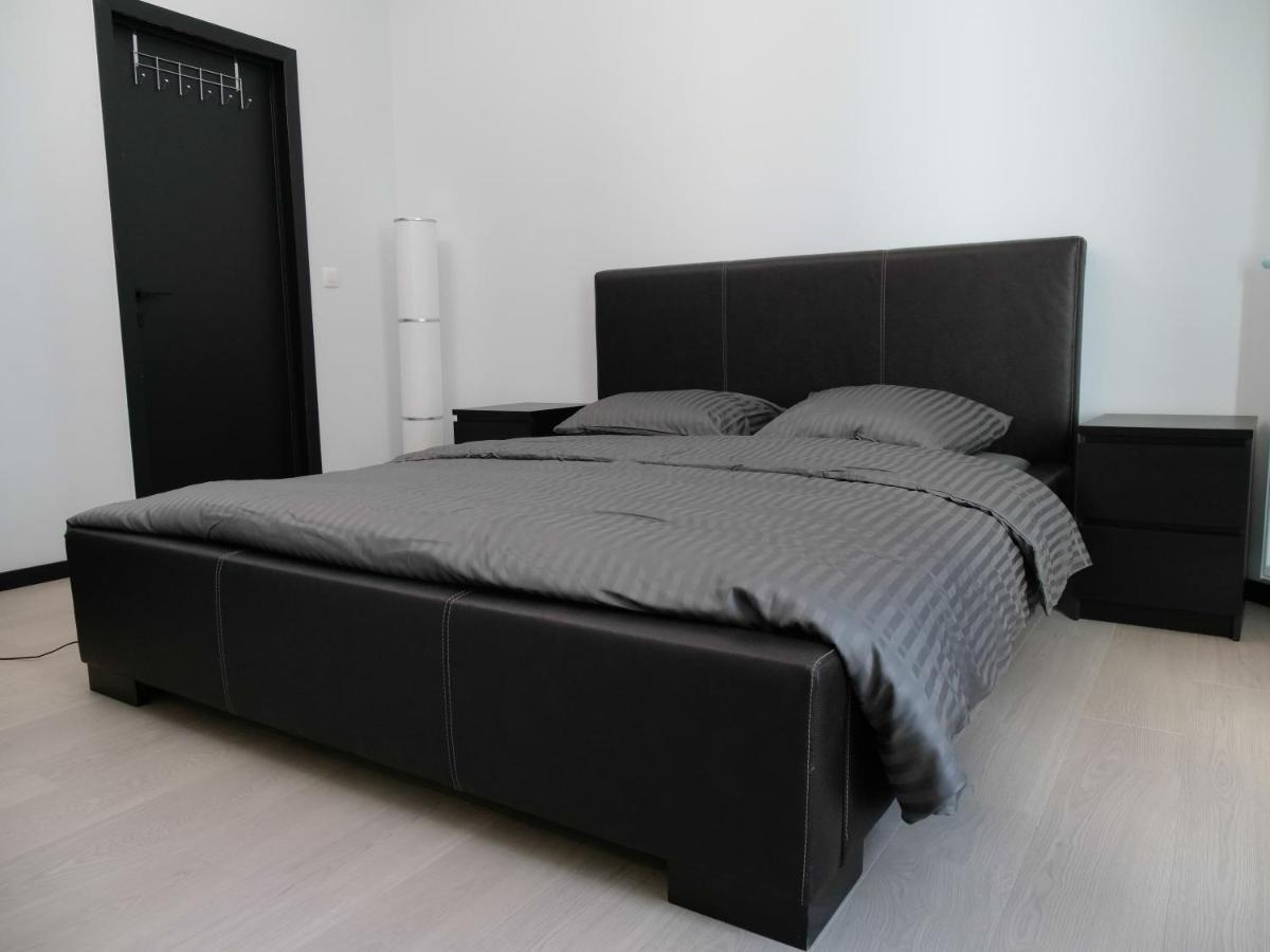 The Elise Apartment *