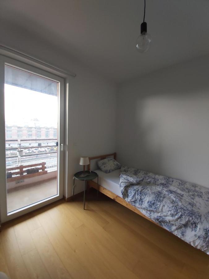 And Balcony With Canal View - Shared Bathroom Privat bolig *