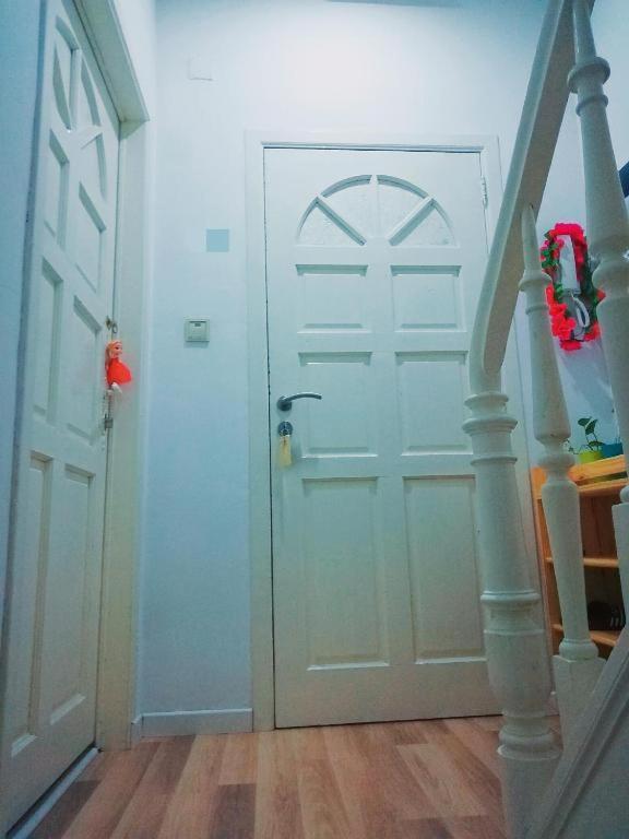 Cozy With Share The Bathroom And Kitchen *