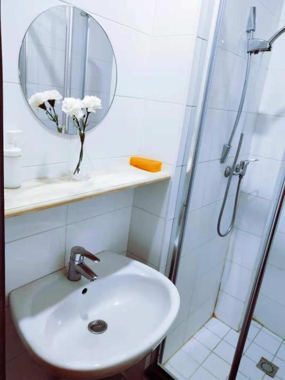 Cozy With Share The Bathroom And Kitchen Accommodatie bij particulieren *