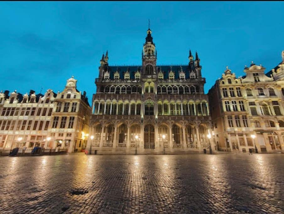 A Midi - Grand Place