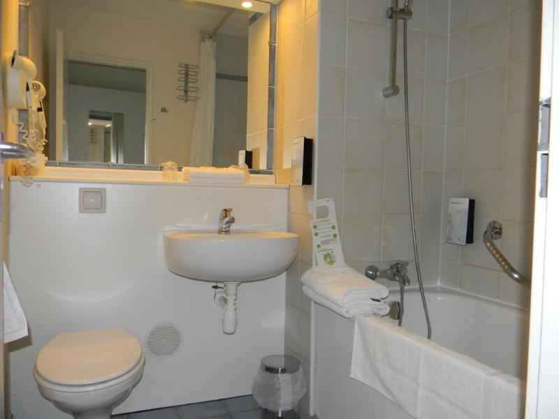 Hotel Campanile Brussel Drogenbos 3*