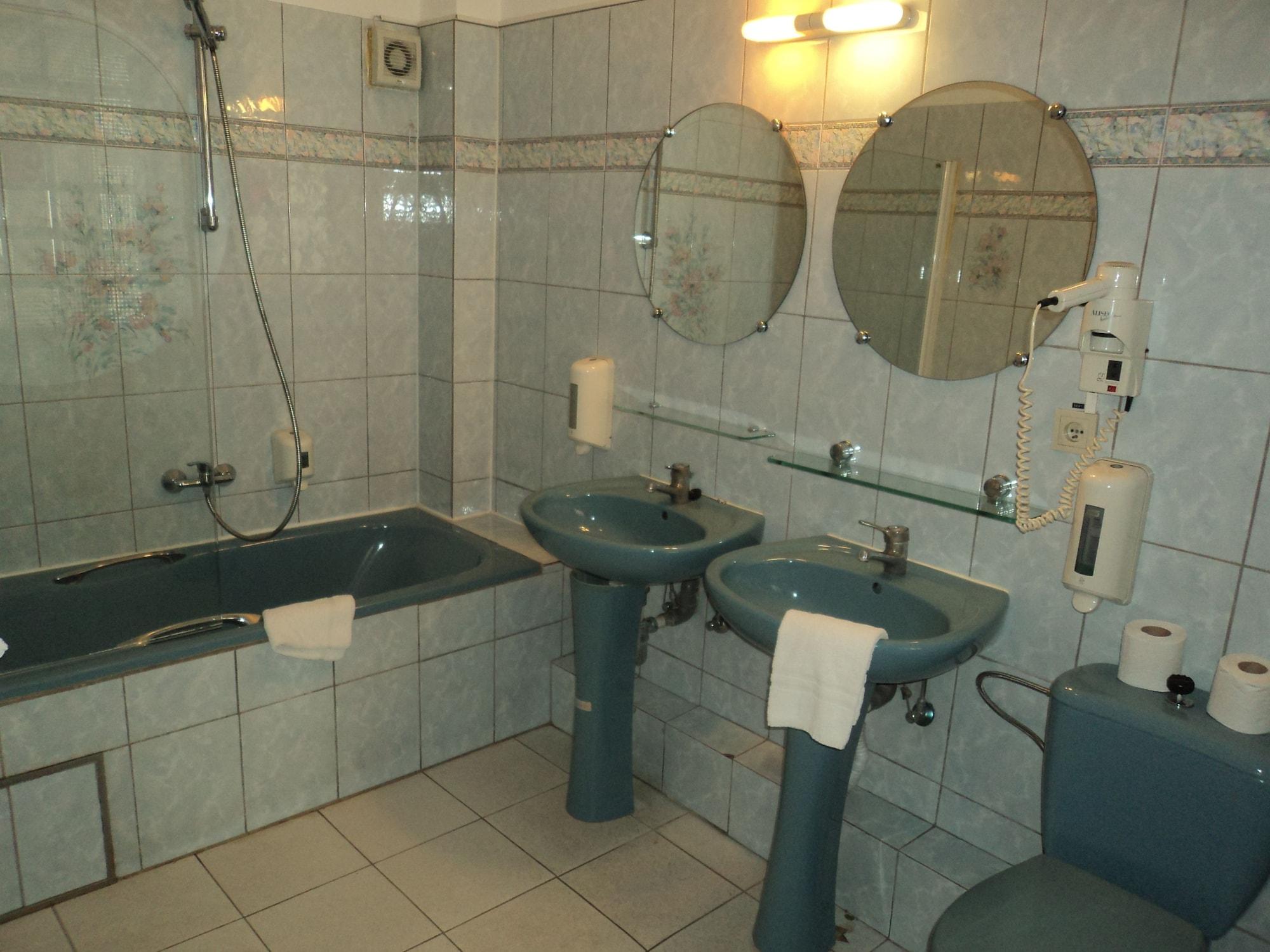 Albert Hotel Hotel