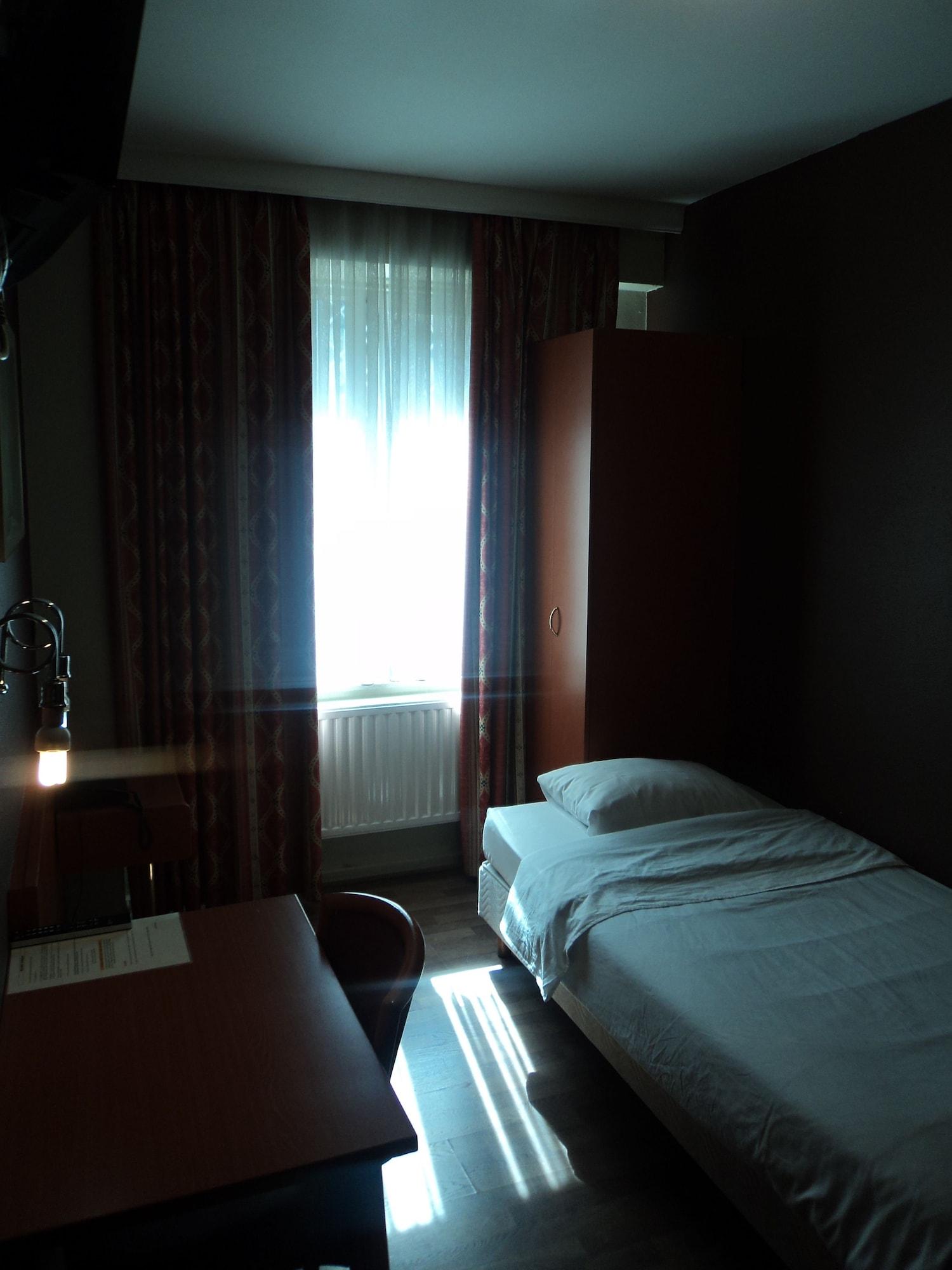 Albert Hotel 2*