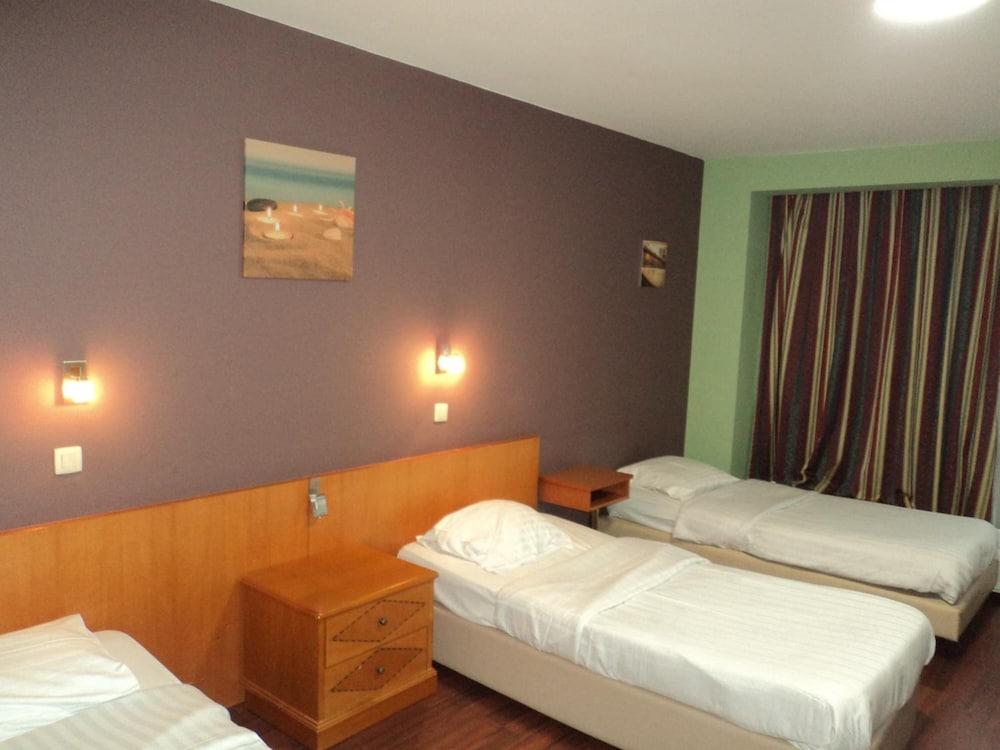 Albert Hotel 2*