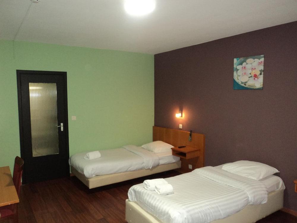 Albert Hotel Hotel