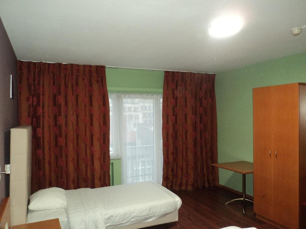 Albert Hotel 2*