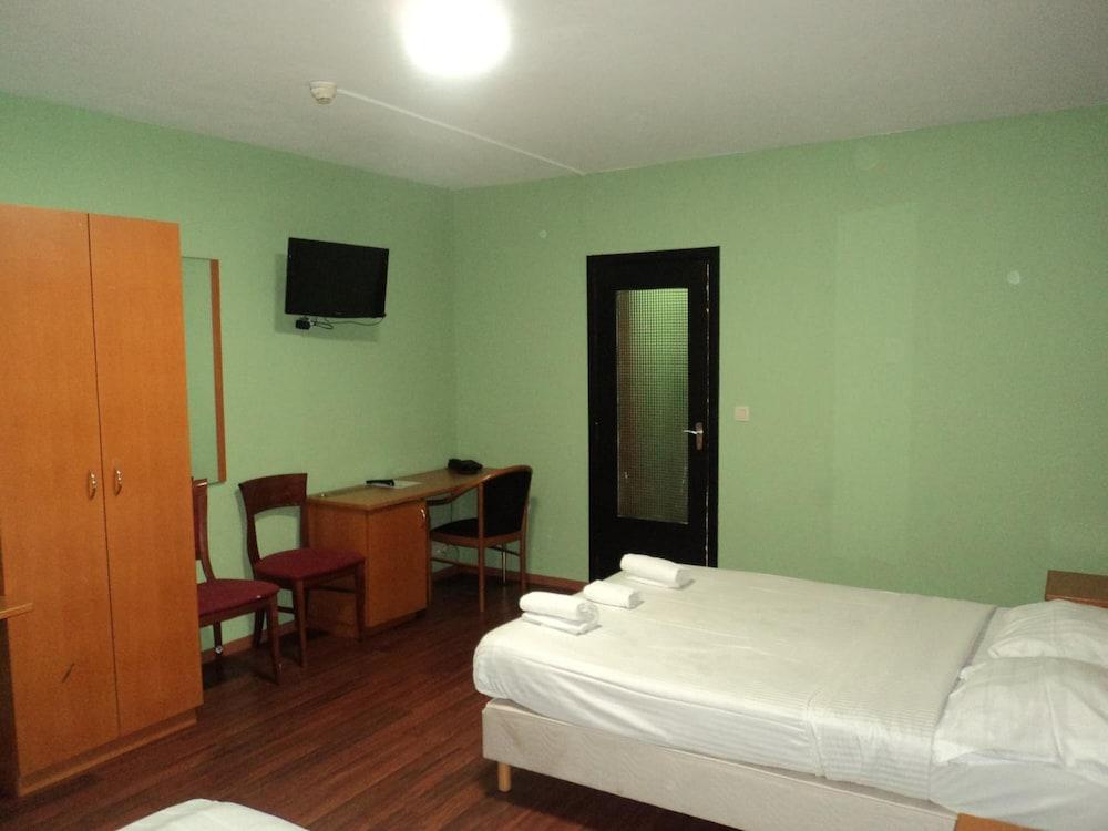 Hotel Albert Hotel