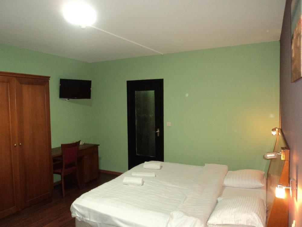 Albert Hotel Hotel 2*