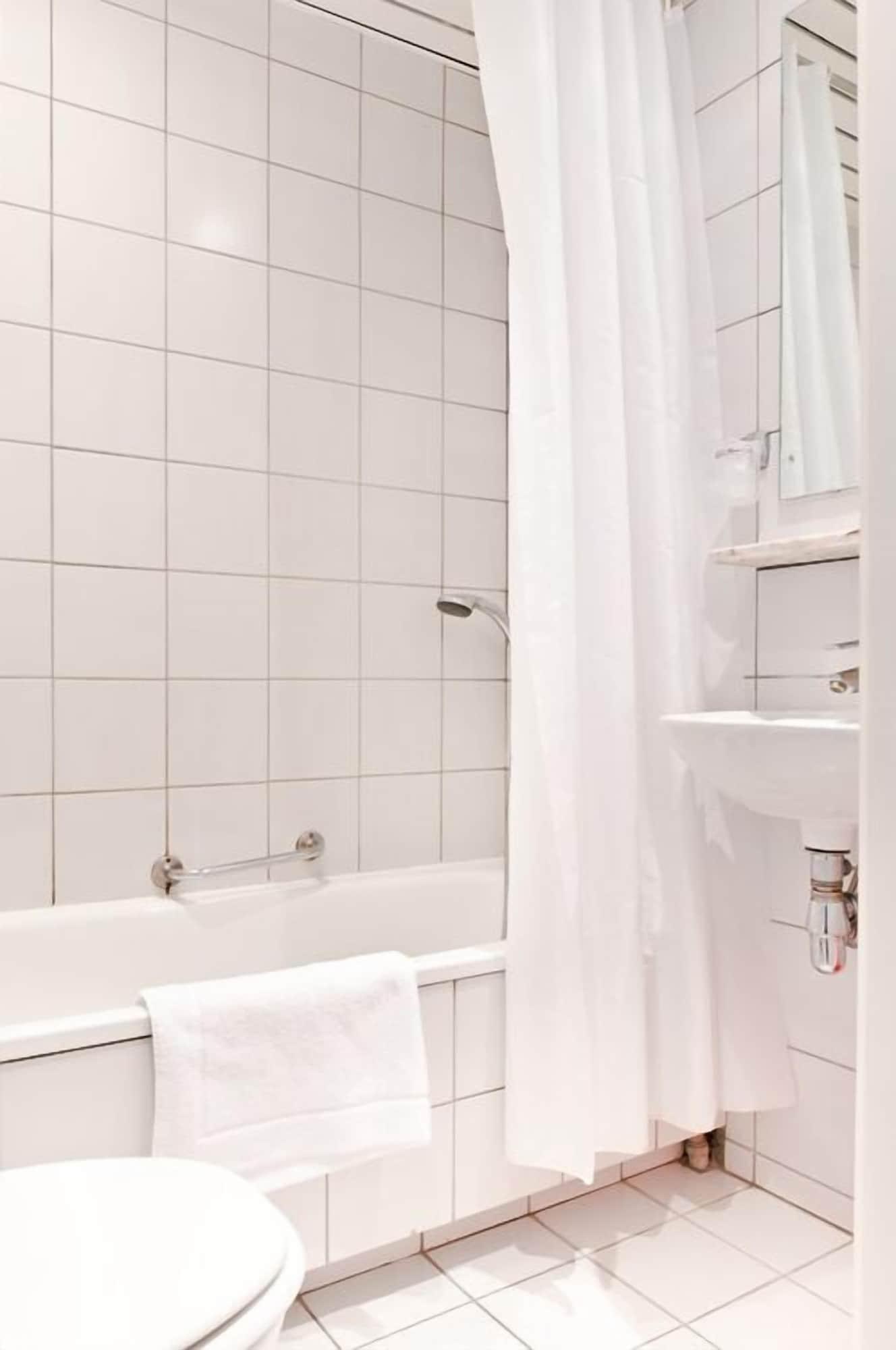 Queen Anne Hotel 3*