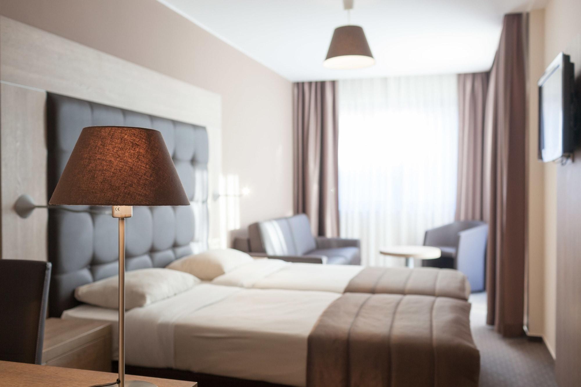 Royale Hotel
