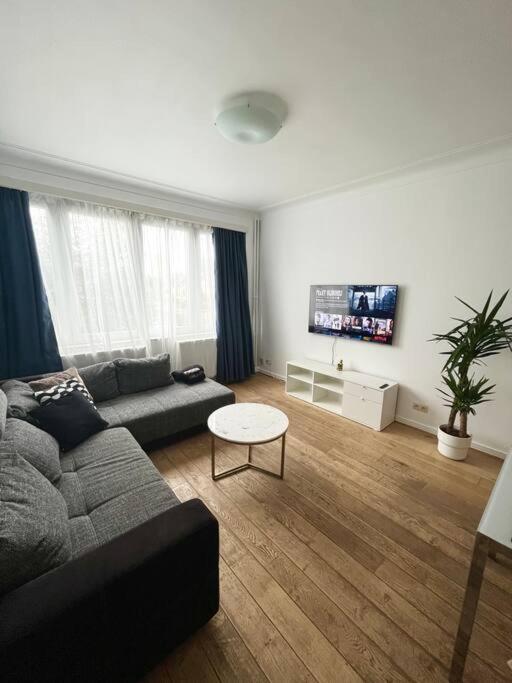 Stylish Two Bedroom Flat * Bruxelles