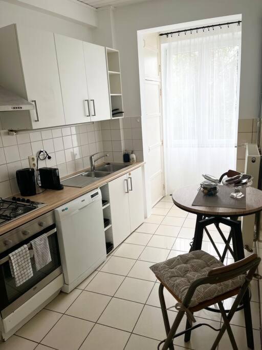 Stylish Two Bedroom Flat Appartement *