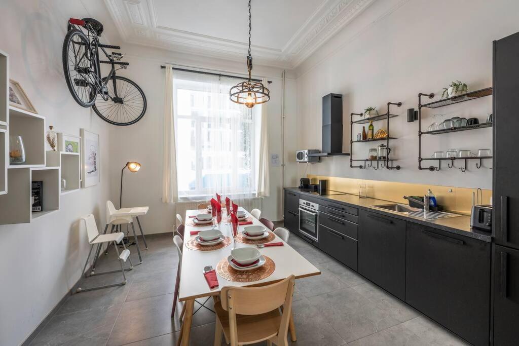 Superb 3 Bedroom & 3 Bathroom Duplex In Centre Lejlighed *