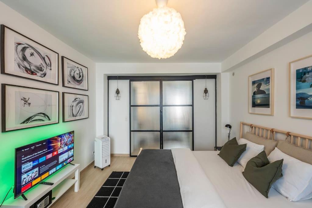 Superb 3 Bedroom & 3 Bathroom Duplex In Centre Lejlighed