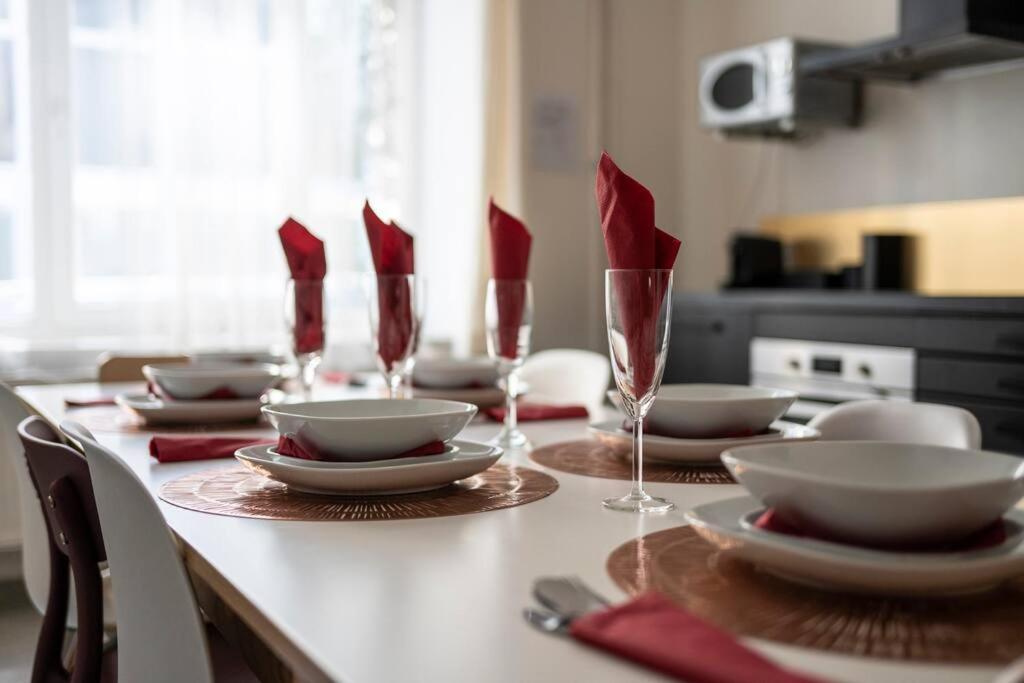 Superb 3 Bedroom & 3 Bathroom Duplex In Centre * Bruxelles