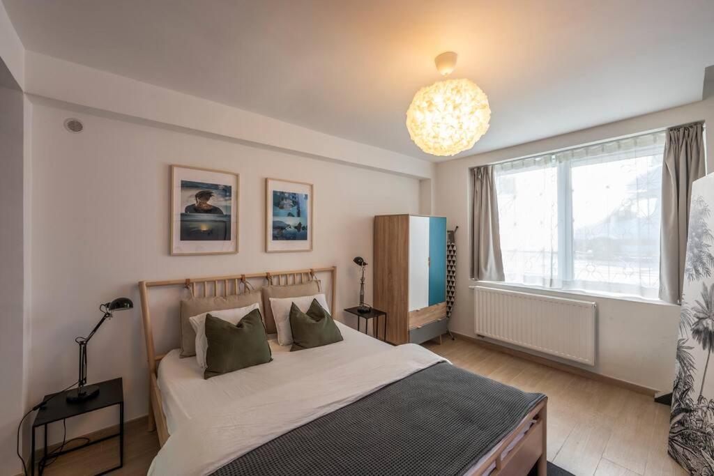 Superb 3 Bedroom & 3 Bathroom Duplex In Centre Bruxelles