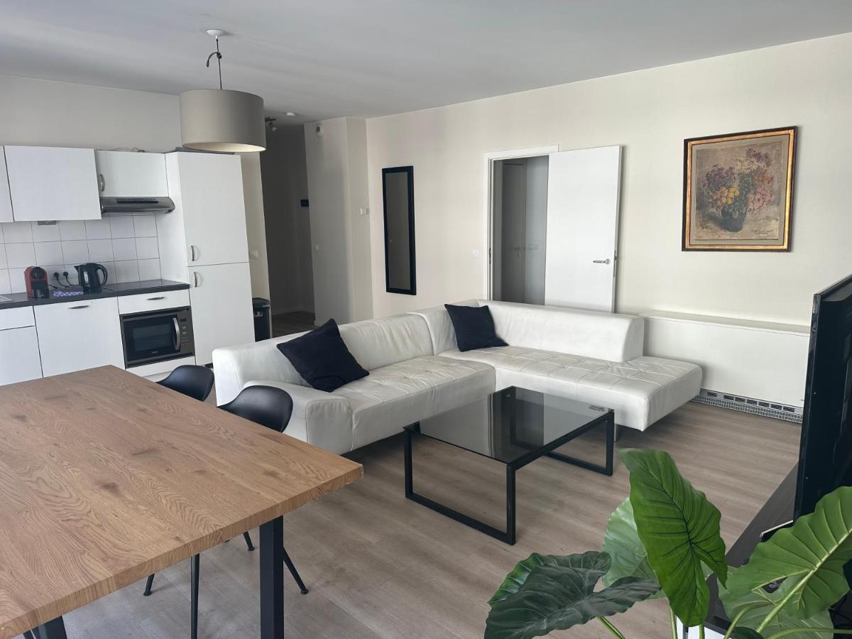Apartment 3 Bedroom In Center With Balcony View