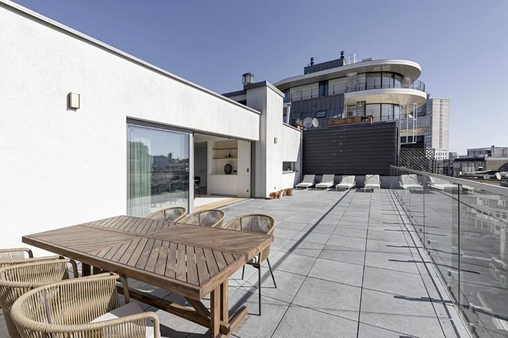 Apartment Penthouse 400m2 Dans Le Centre *