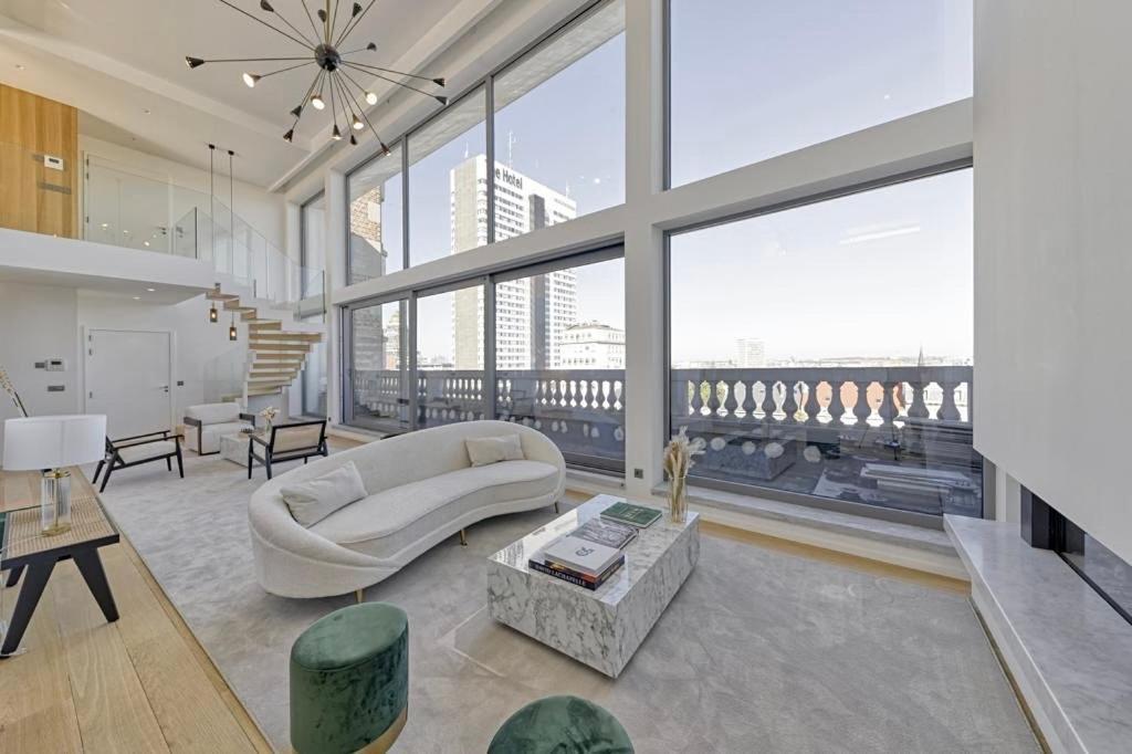 Apartment Penthouse 400m2 Dans Le Centre *