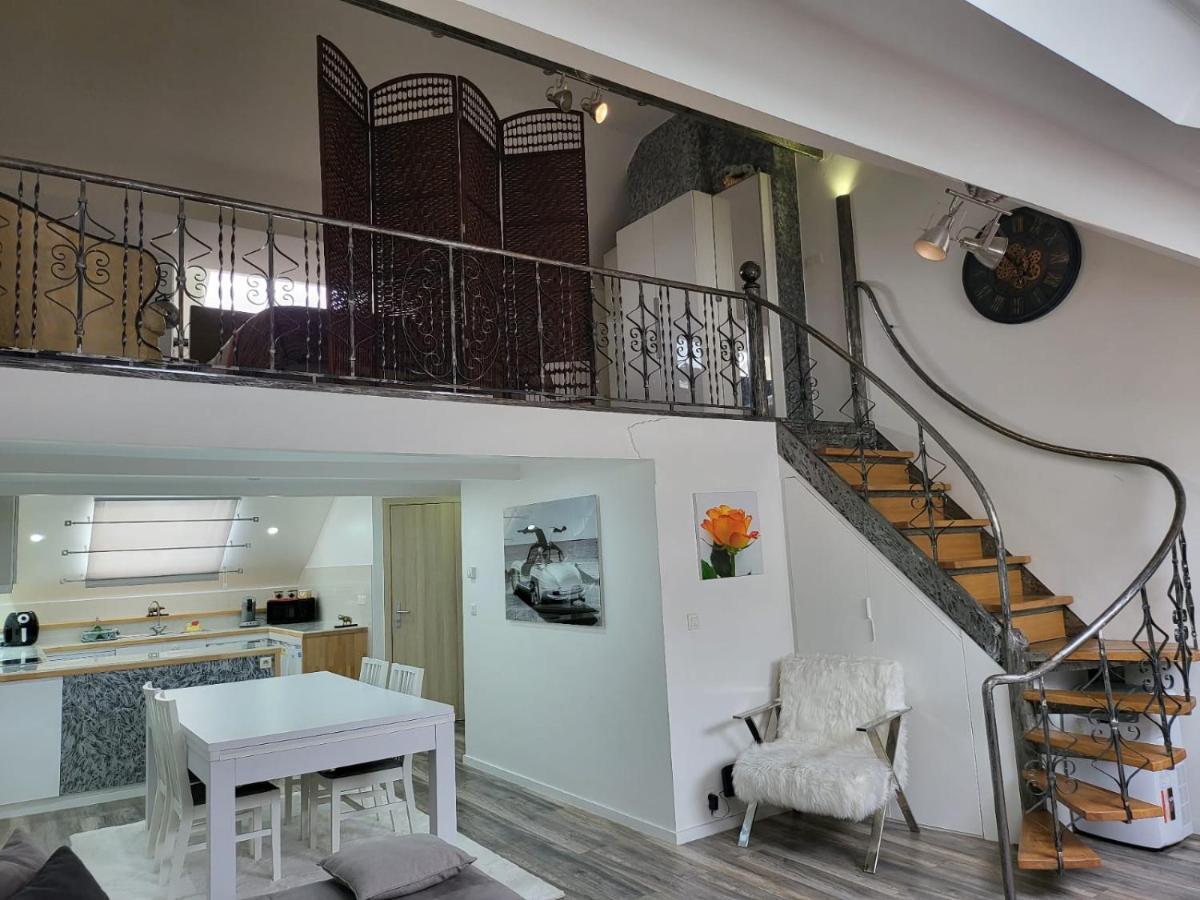 Duplex Elegant Situe A 1min De La Gare Du Nord * Brussels