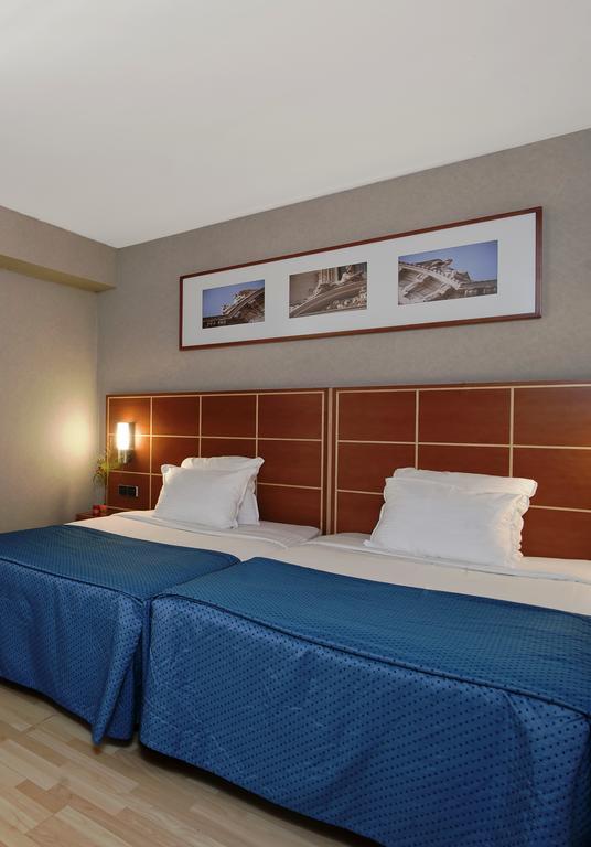 Catalonia Grand Place 4*