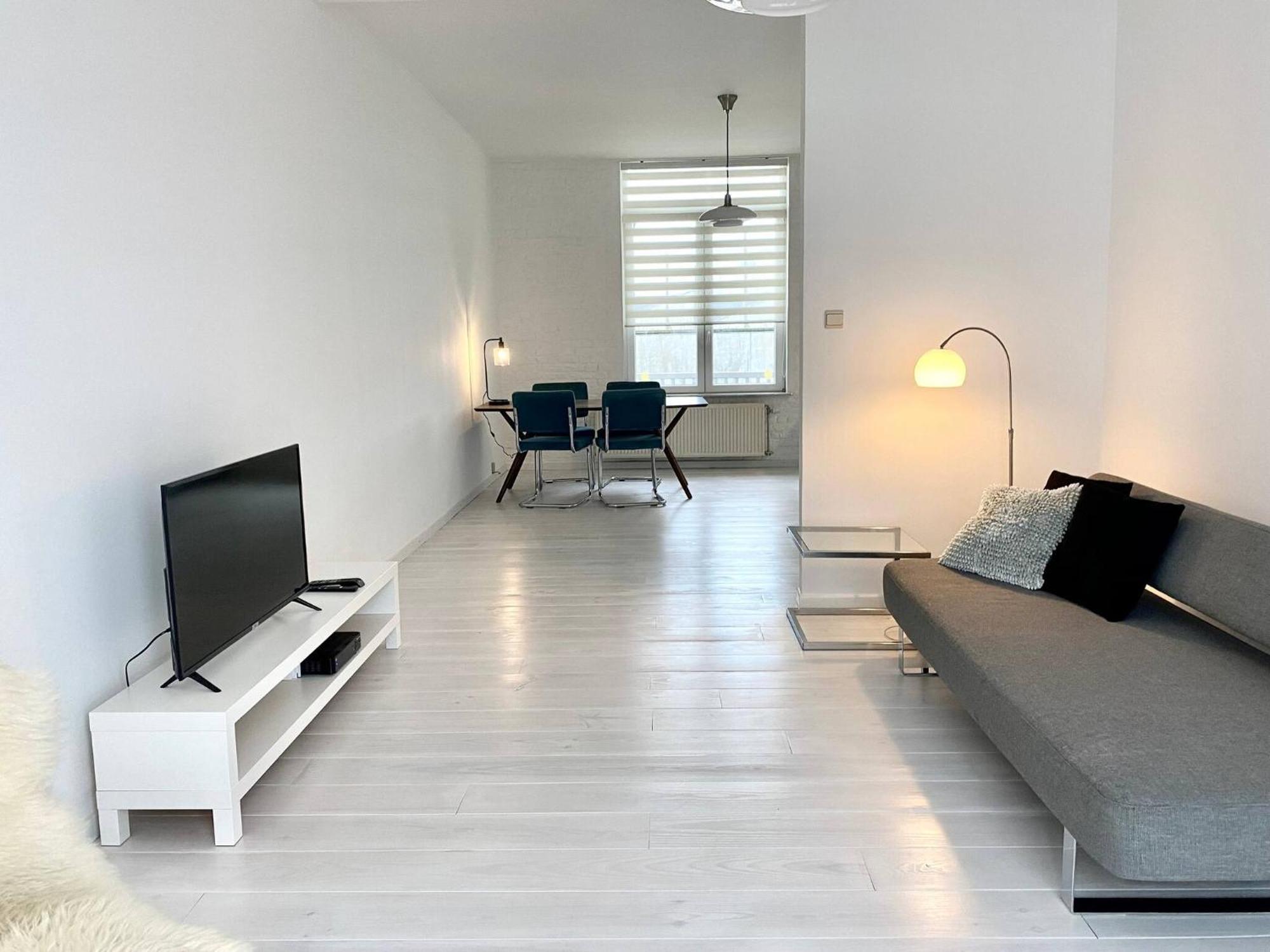 Apartment Wit Ii, Near Metro, Train N7670 *