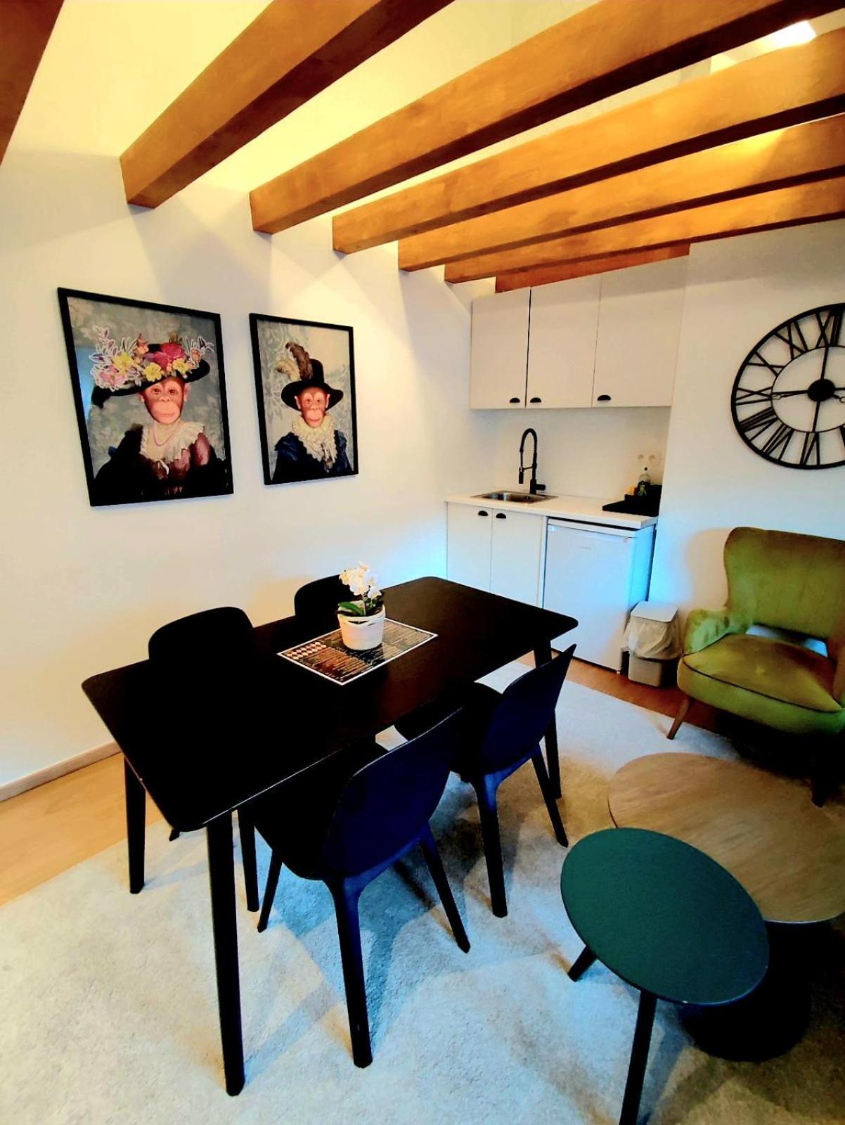 Quartier Louise Apartment *