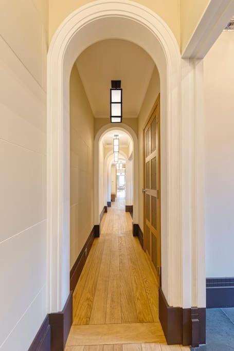 Luxury: 3br, Prime Location *