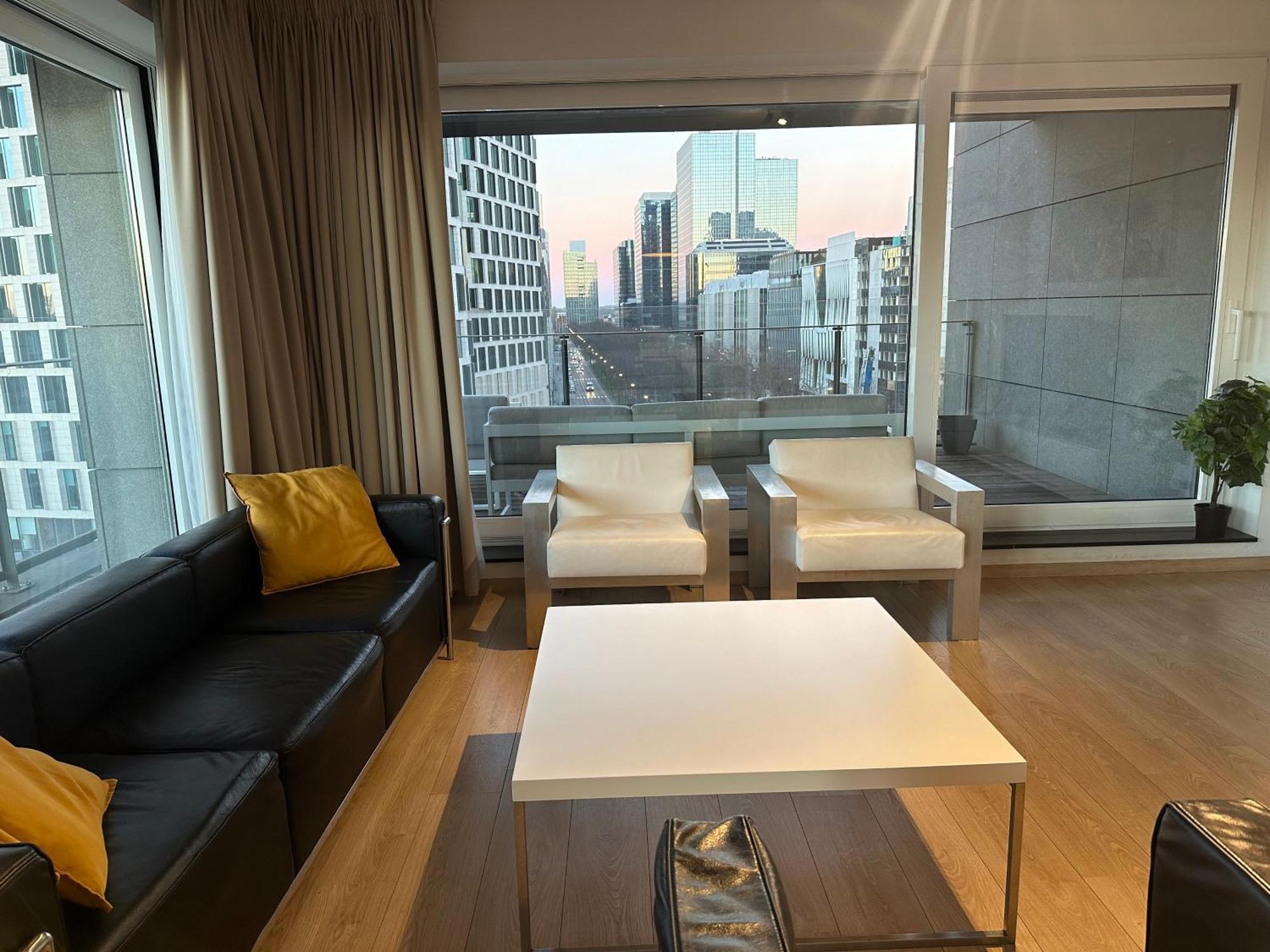 Apartment With Stunning View In Center *