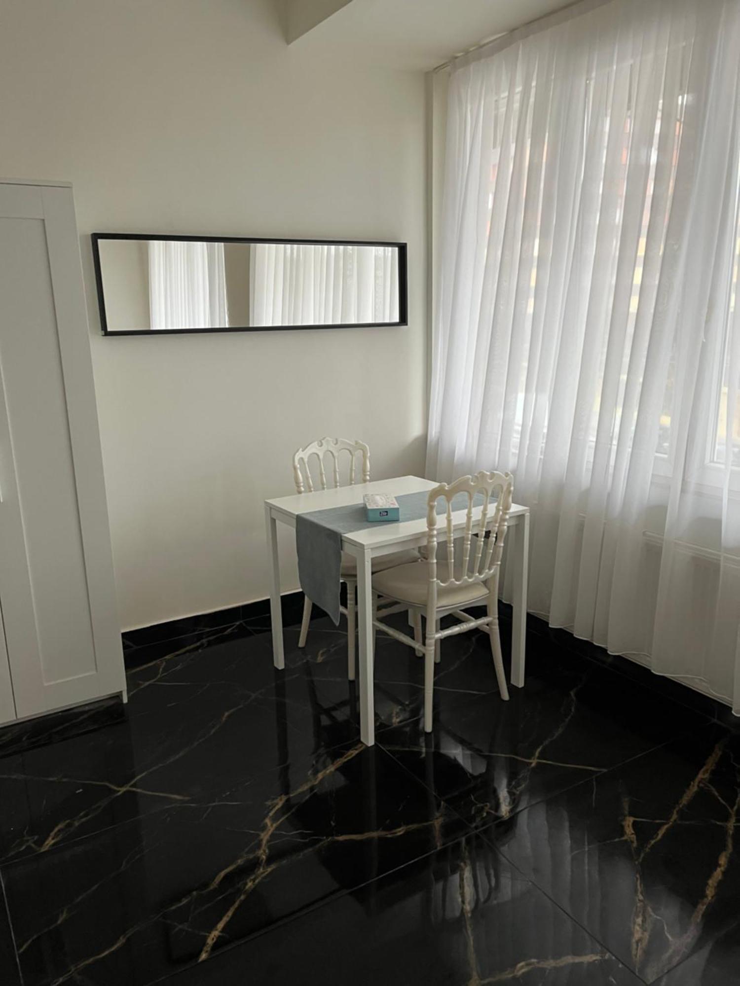 Apartment Gare Du Midi 31 *
